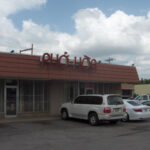 This restaurant was formerly known as Pho Hoa, but as of 2011 it is named Phő Liên Hòa