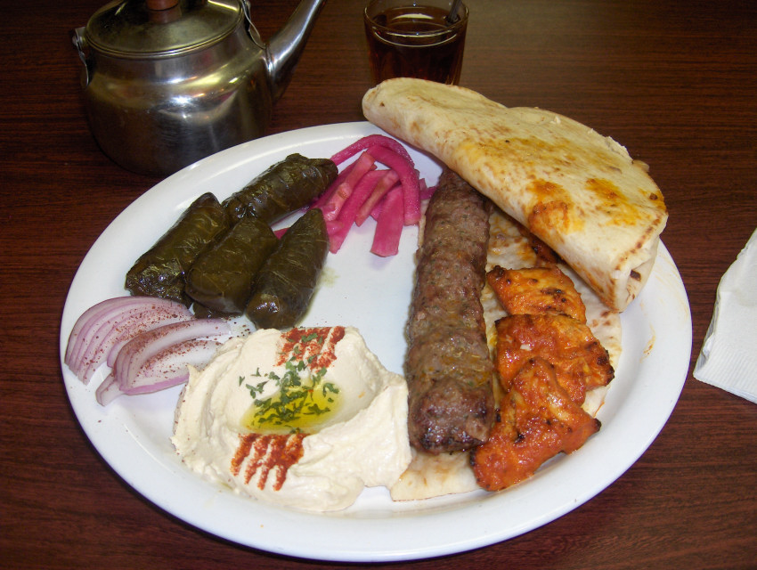 Combination dinner with kufta and chicken skewers 
