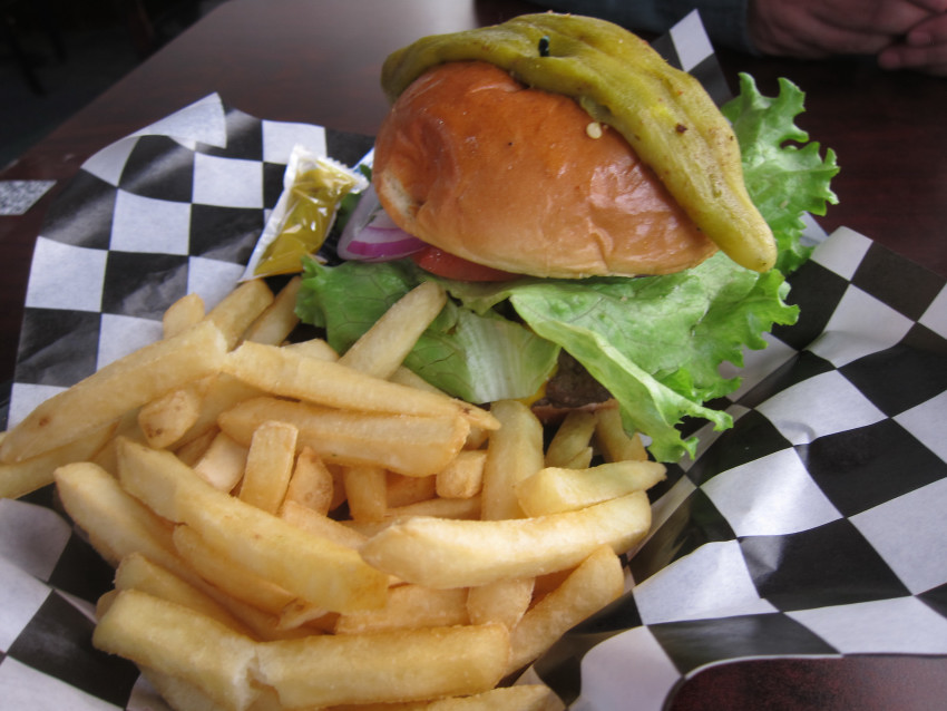 Green chile cheeseburger